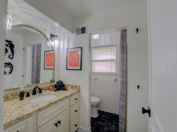 5th image of 1596 Holly Hill Dr