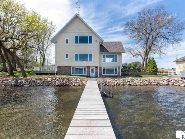 3710 Sioux Ln, Madison Lake, MN 56063