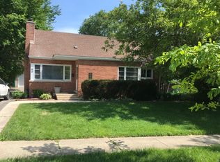 60 W Pine Ave, Roselle, IL 60172