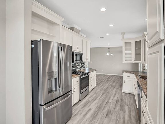 4th image of 84 S Harbor Dr