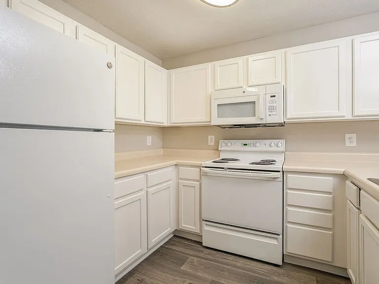 Wendover Ridge Apartments — Photo 43