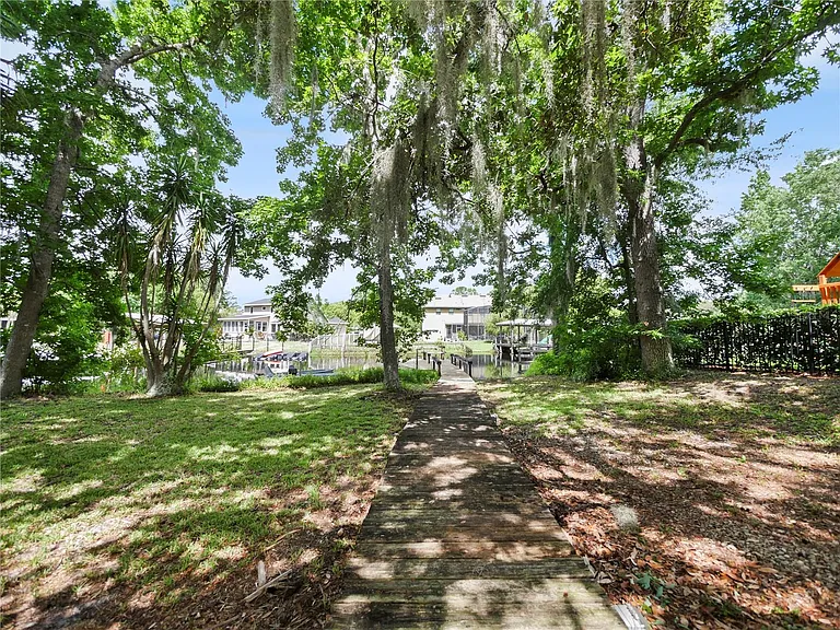 240 Maureen Dr — Photo 42