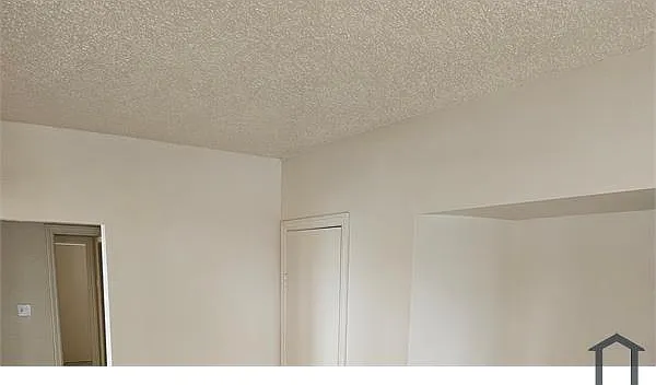 220 W 12th St — Photo 5