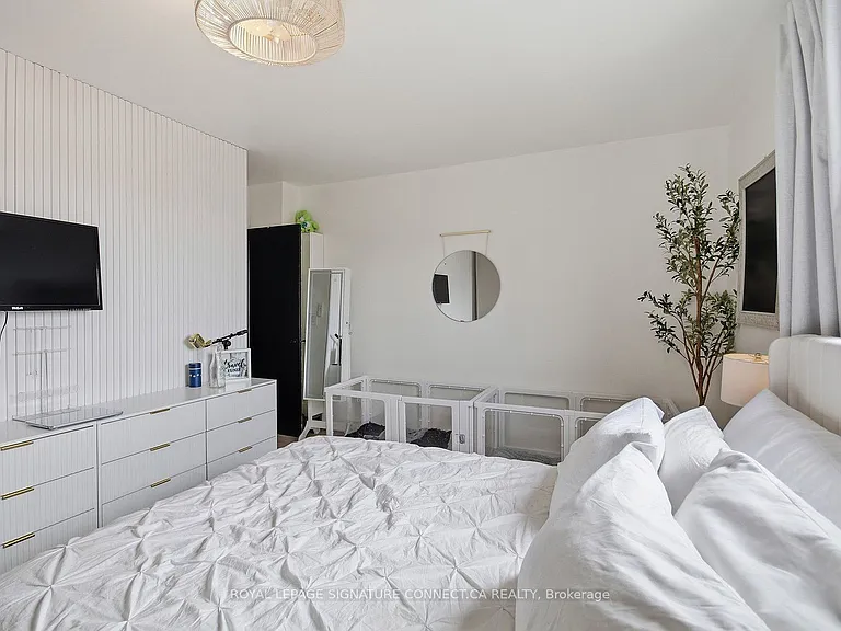 18 Harlton Cres #MAIN — Photo 9