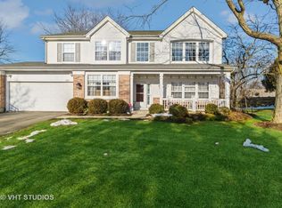 226 Lexington Ct, Grayslake, IL
