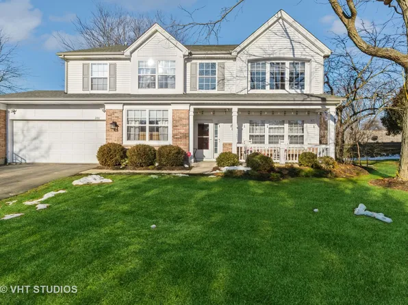 226 Lexington Ct, Grayslake, IL 60030