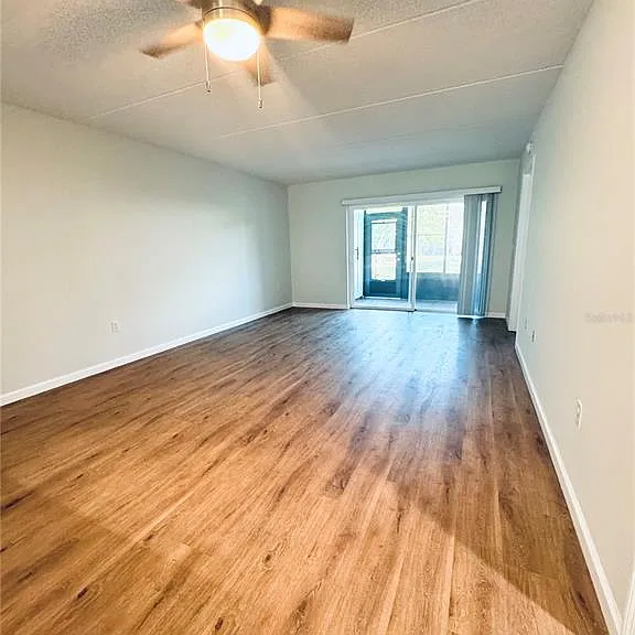 203 Meadow Ln — Photo 3
