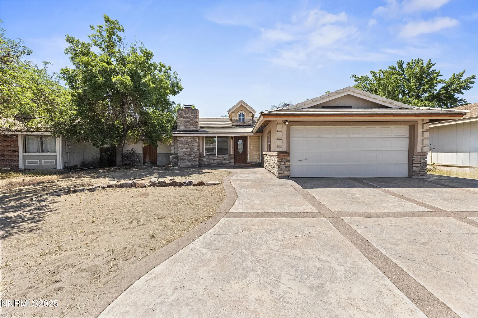 779 E York Way photo 1