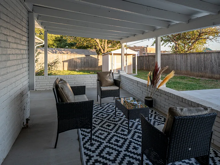 1109 Jordan Dr — Photo 32