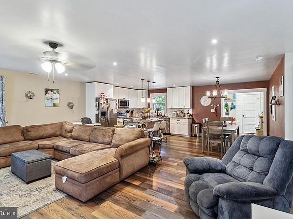 4th image of 31426 Dogwood Ln