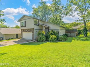 1301 Cherry Tree Ln, Knoxville, TN 37919