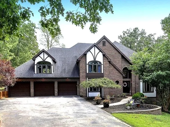 17 Foxchase Rd, Charleston, WV 25304