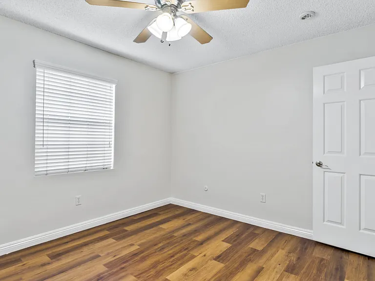 7614 Parkway Dr — Photo 7