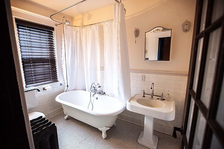 2630 Broadway Bath