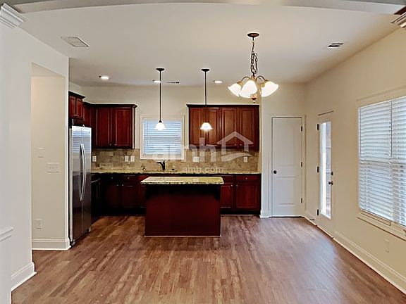 5th image of 310 Ascott Ln