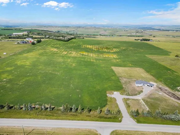 3 16th St W, Foothills County, AB T0L 1H0