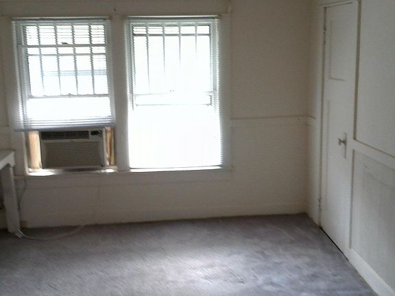 4th image of 703 N Woodlawn Ave
