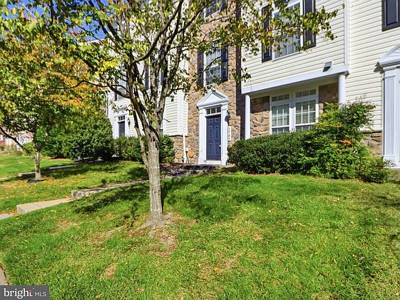 3rd image of 1741 Theale Way
