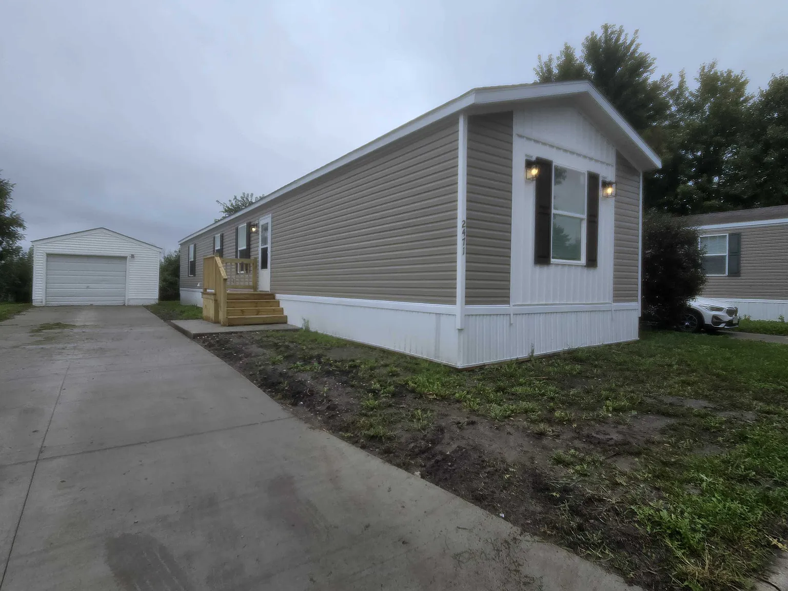 Autumn Ridge — Photo 1