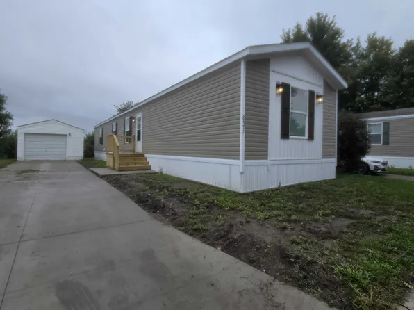 2050 Four Seasons Dr #202, Ankeny, IA 50021
