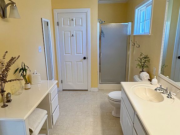 5th image of 3739 Marwick Ave