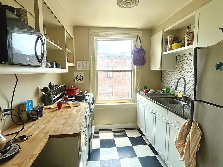 23 E Eager St #3FR — Photo 5