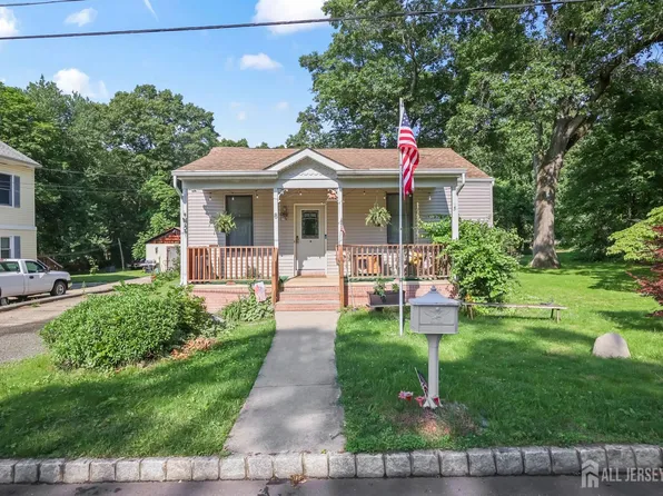 8 Walnut St, Monroe Township, NJ 08831