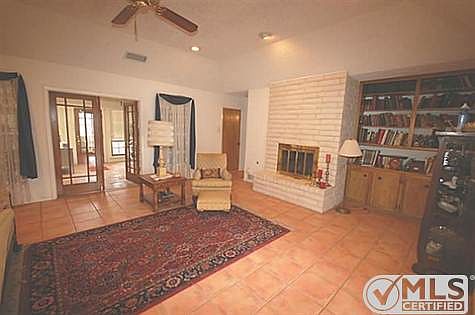 3rd image of 2726 Woodlake Dr
