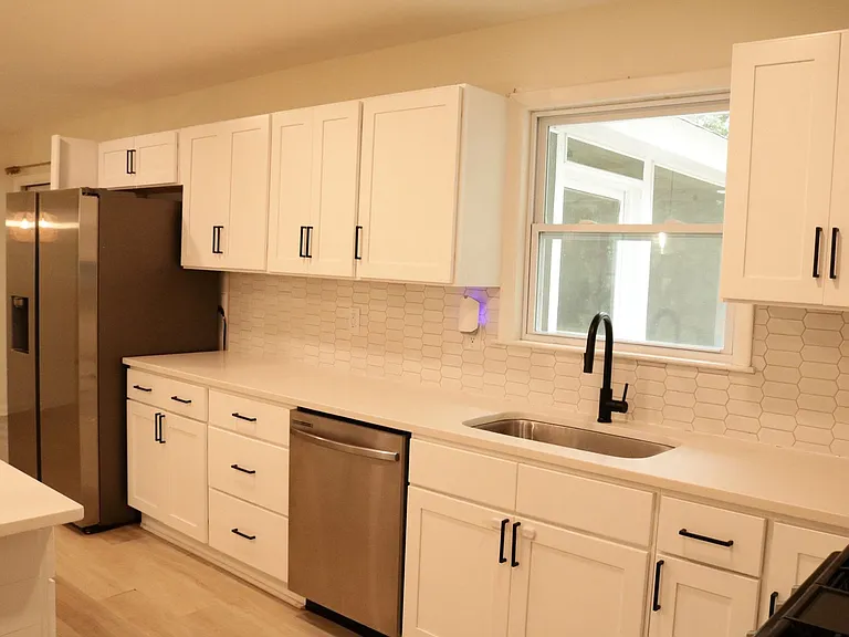 2045 Lake Ave — Photo 12