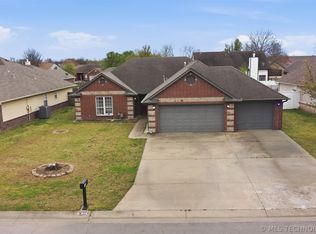 8114 Forrest Glenn Rd, Claremore, OK 74019