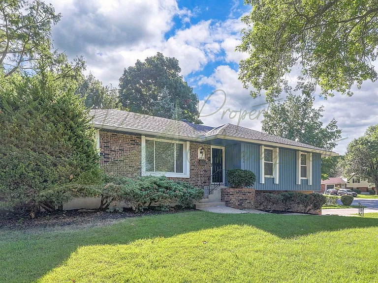 11913 Sycamore Ave — Photo 39
