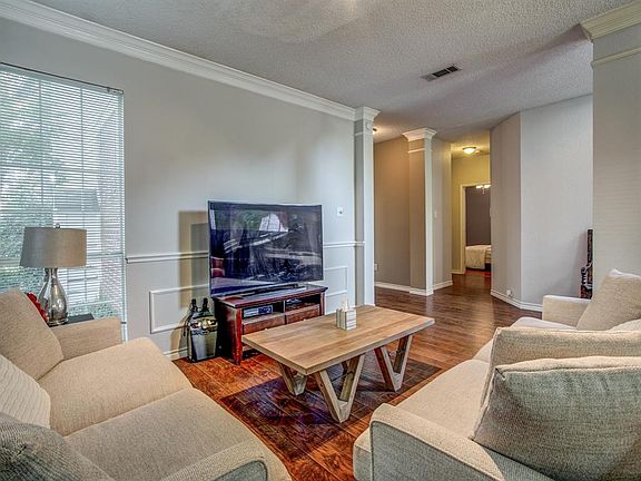 4th image of 2203 S Branch Dr