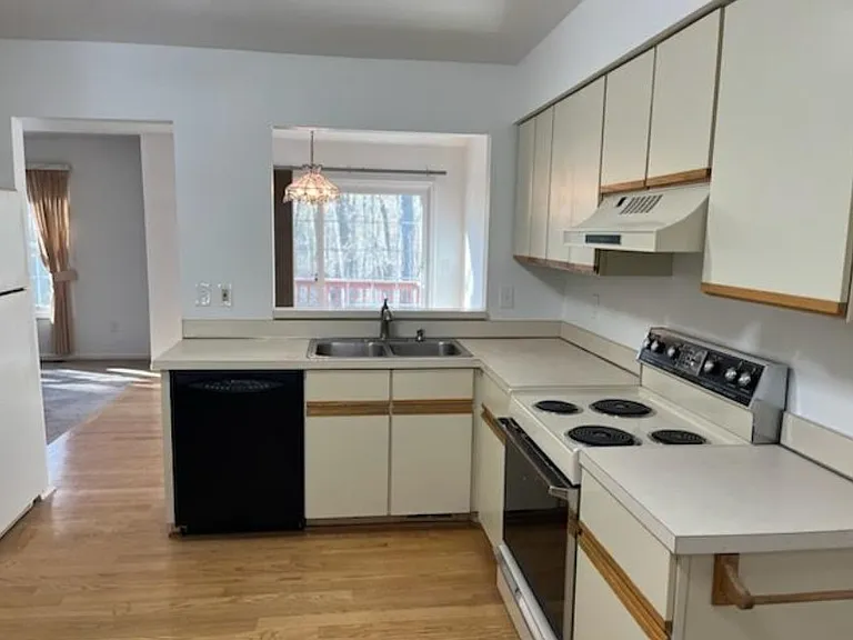 6867 Tangle Wood Dr — Photo 2