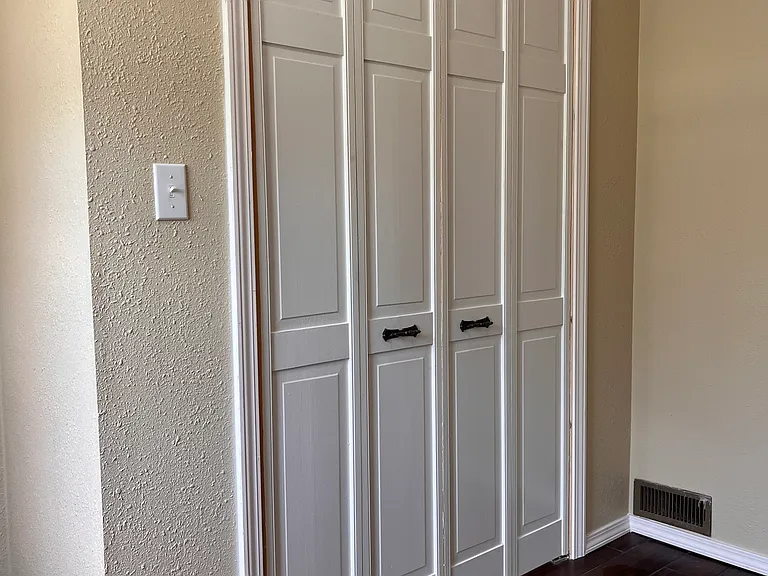 2067 N Columbia Ave — Photo 9
