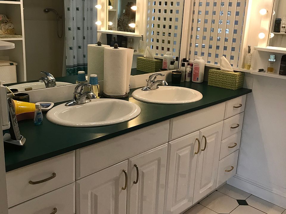 Double sink in master bath