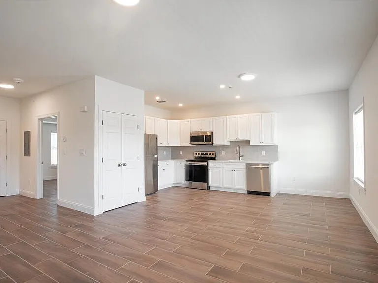 1163 Montauk Hwy #C4 — Photo 2