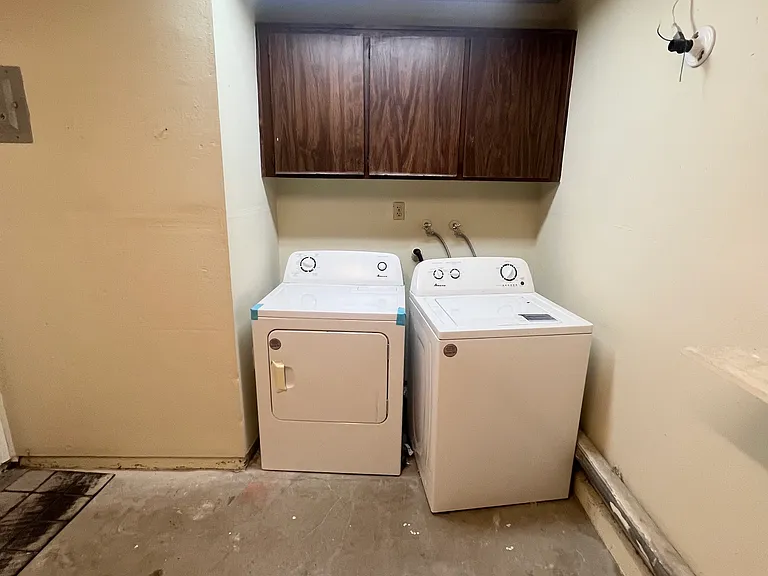 4842 King Cir #B — Photo 21