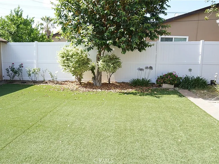 5540 Balboa Blvd — Photo 61