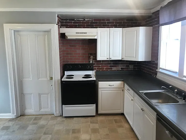 2 S Bradford St #A — Photo 12