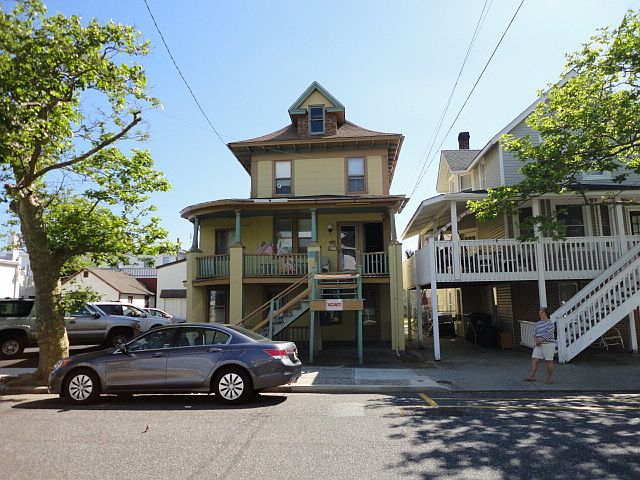 1st image of 422 W Glenwood Ave