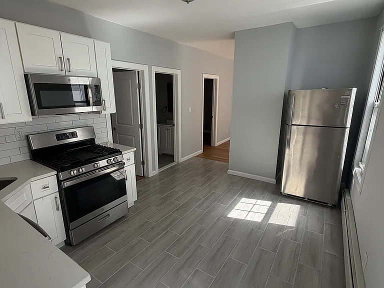 458 Livingston St #2 — Photo 2