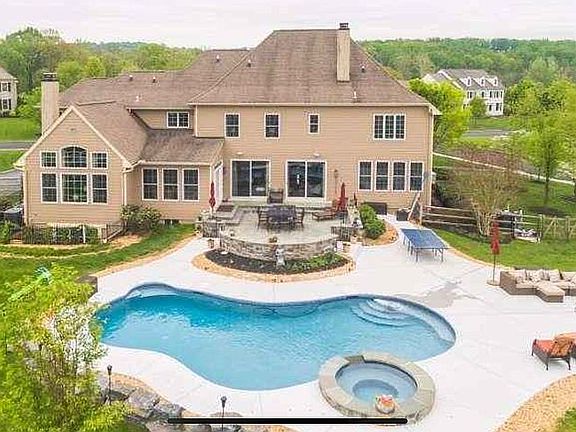 4th image of 103 Waverly Cir