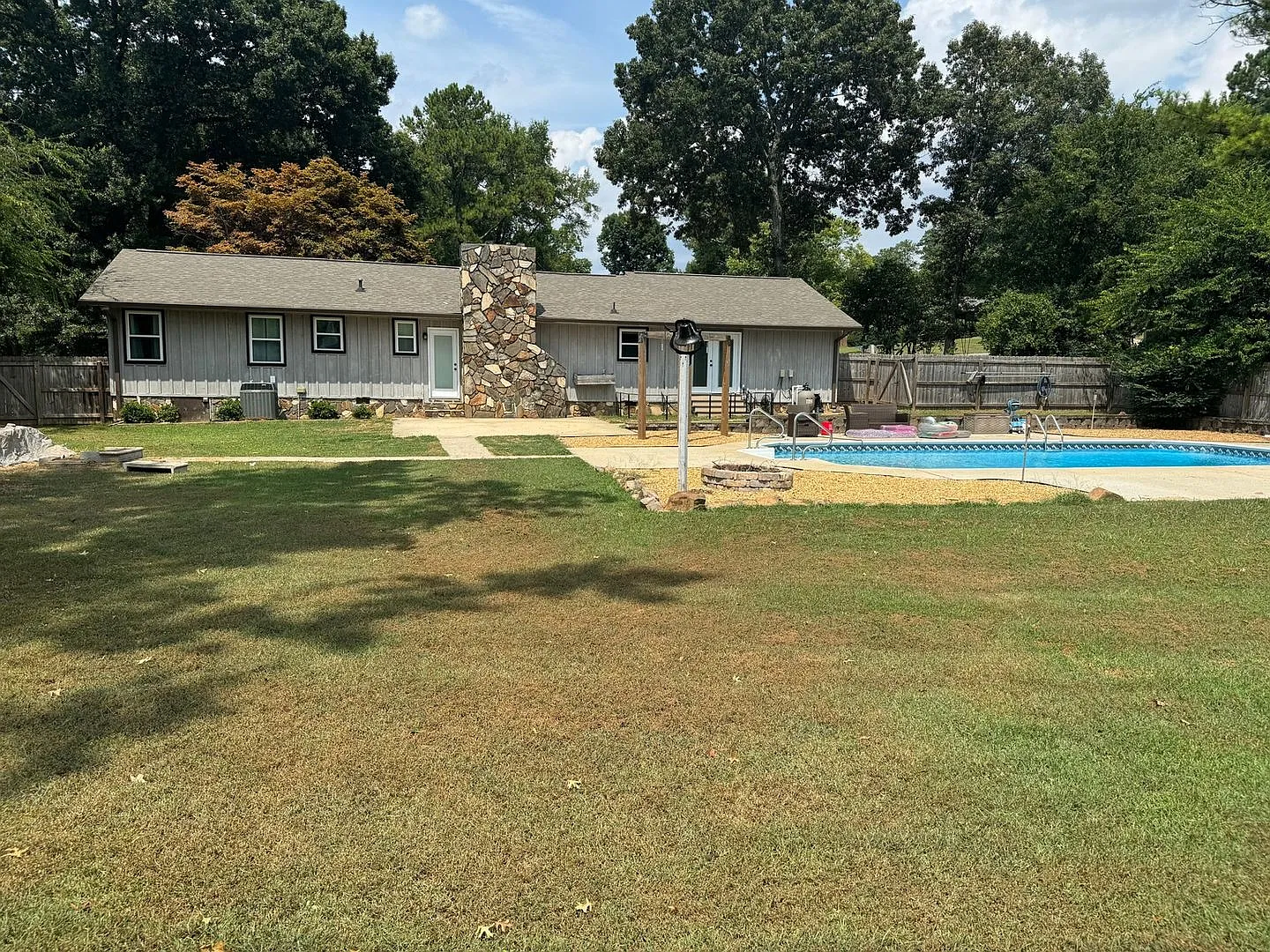 3 Bedroom Single Family Home in Cartersville with pool — Photo 1