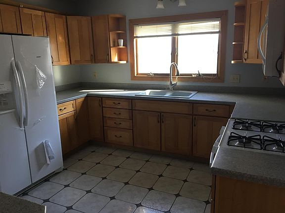 Spacious kitchen newer appliances