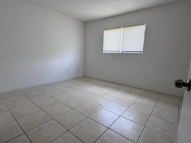 417 Palm Cir E #417 — Photo 9