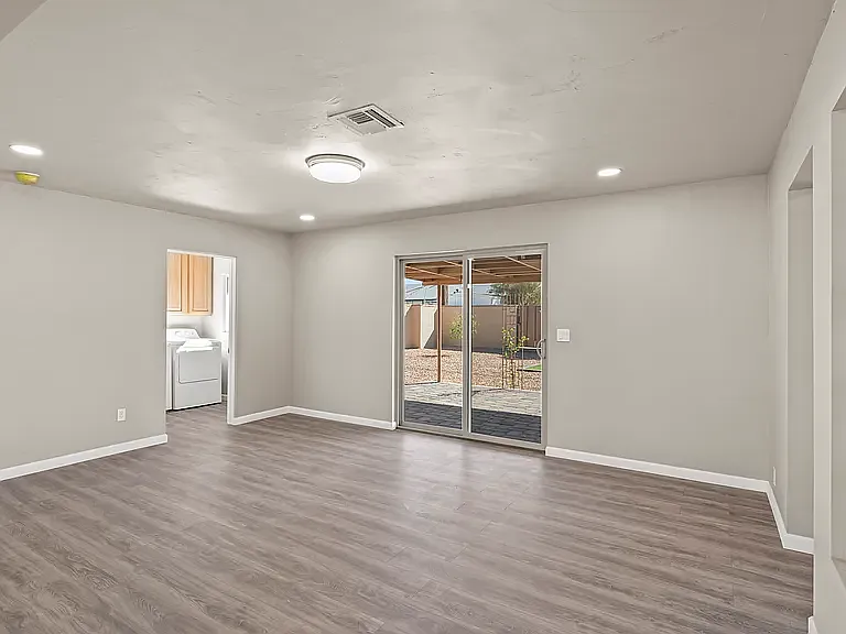 1331 S Edlin Ave — Photo 10