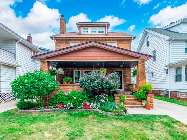 2093 Waterbury Rd, Lakewood, OH 44107