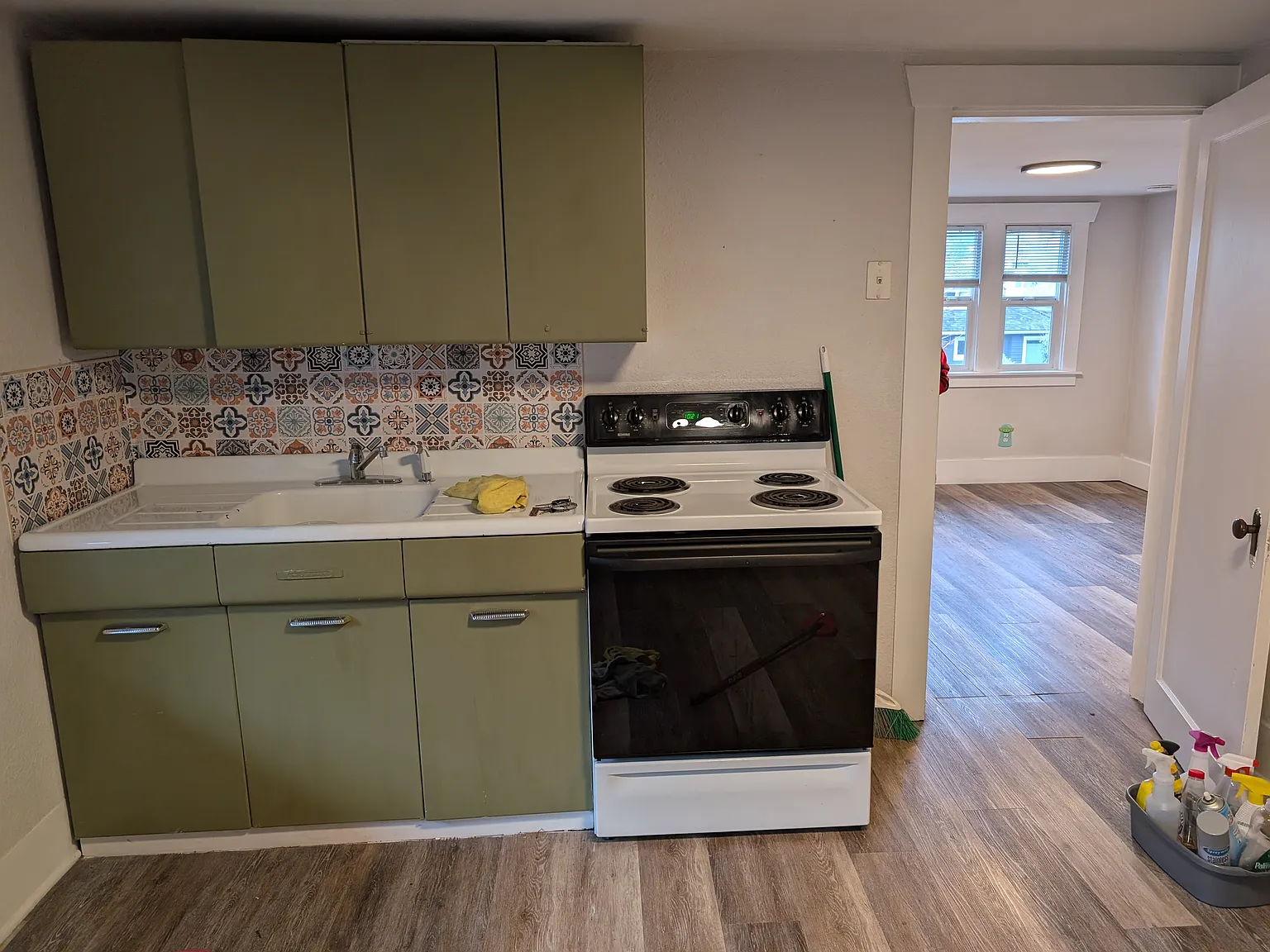 316 Smithers Avenue S — Photo 2