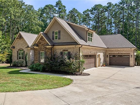 2nd image of 140 Admirals Ct