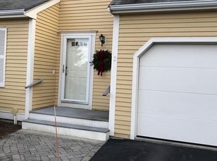 17 Spinnaker Ln #B, Taunton, MA 02780